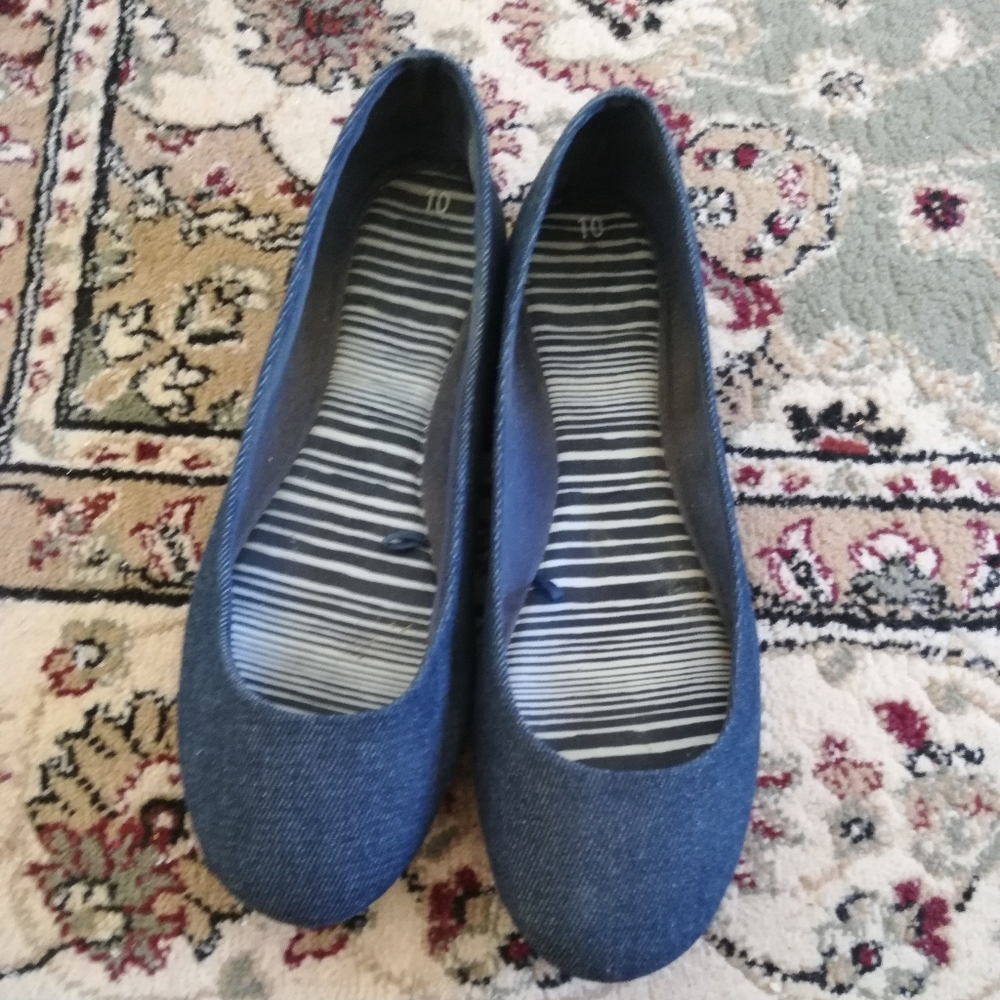 Flat shoes